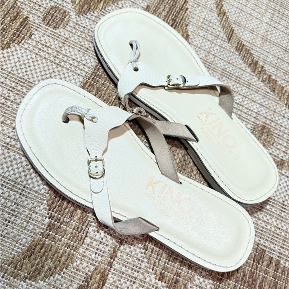 KINO Sandals - leather cream thong with buckles. Size 9
Key West originals - Picture 1 of 6
